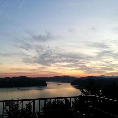 Asia Lakeside Hotel Jinju Bagian luar foto