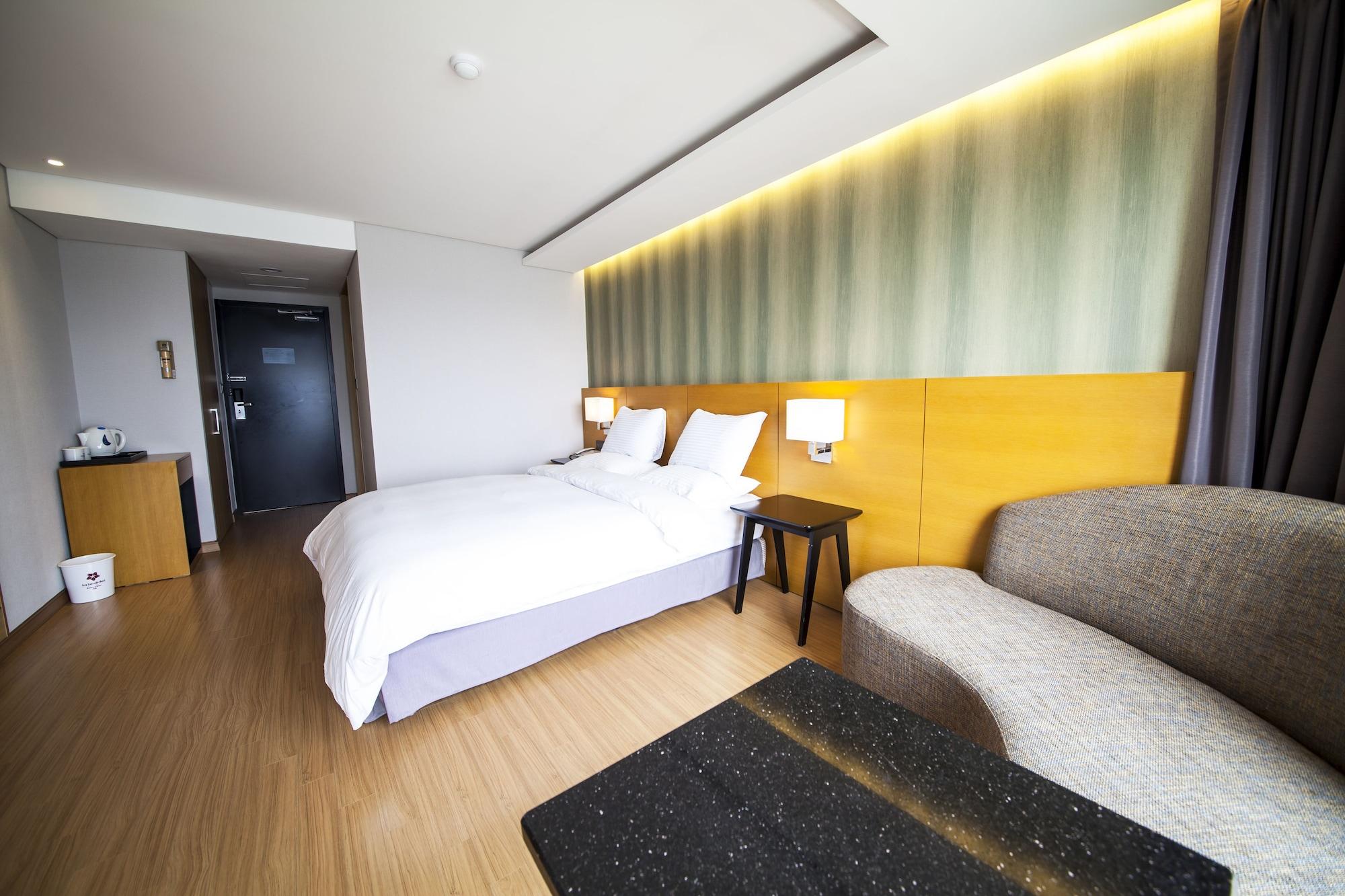 Asia Lakeside Hotel Jinju Bagian luar foto