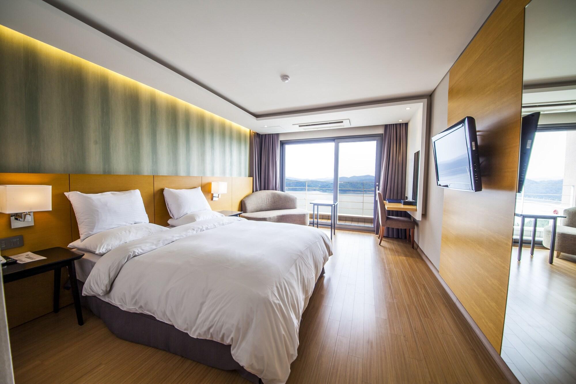 Asia Lakeside Hotel Jinju Bagian luar foto