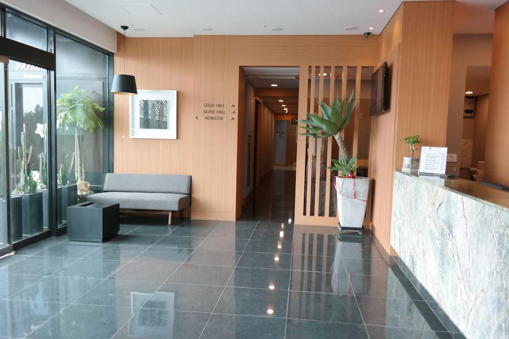 Asia Lakeside Hotel Jinju Bagian luar foto
