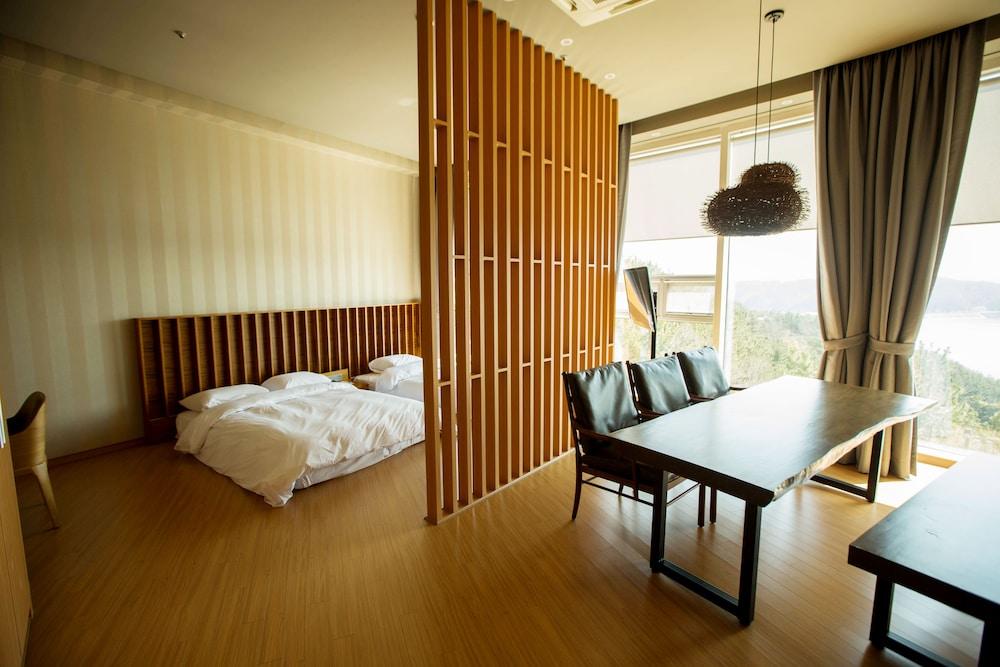 Asia Lakeside Hotel Jinju Bagian luar foto
