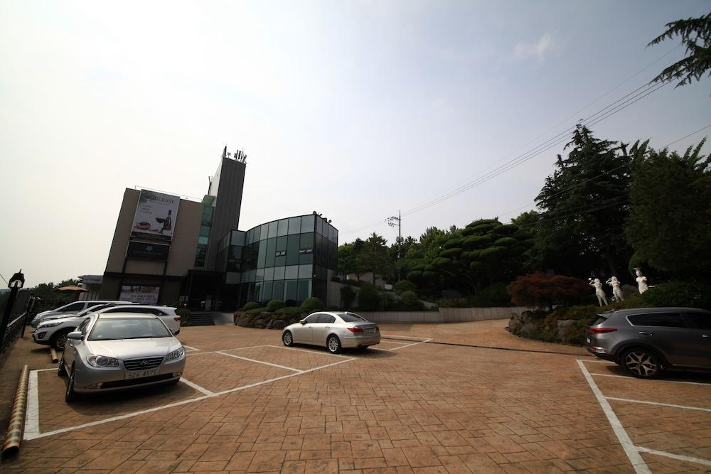 Asia Lakeside Hotel Jinju Bagian luar foto