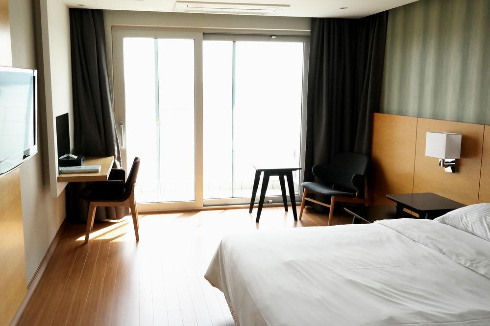 Asia Lakeside Hotel Jinju Bagian luar foto
